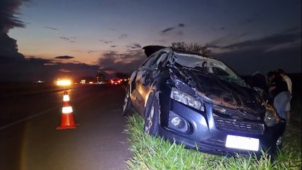 Tracker capota duas vezes na BR-163 entre Cascavel e Toledo; Motorista sai ileso