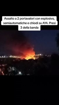 Assalto a 2 portavalori con esplosivo, semiautomatiche e chiodi su A14. Presi 3 della banda