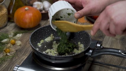 59 Fettuccine with shrimp in spinach-parmesan sauce