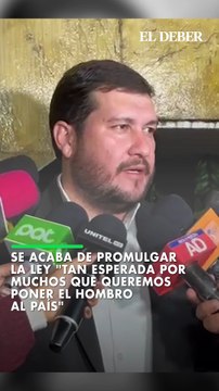 Stello Cochamanidis, festeja la promulgación de la ley corta de combustible