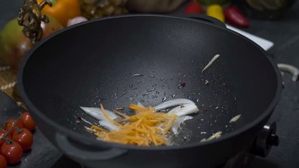 62 Rice noodles with tofu and vegetables in oyster sauce.