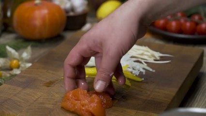 38 Tagliatelle with meatballs in tomato sauce