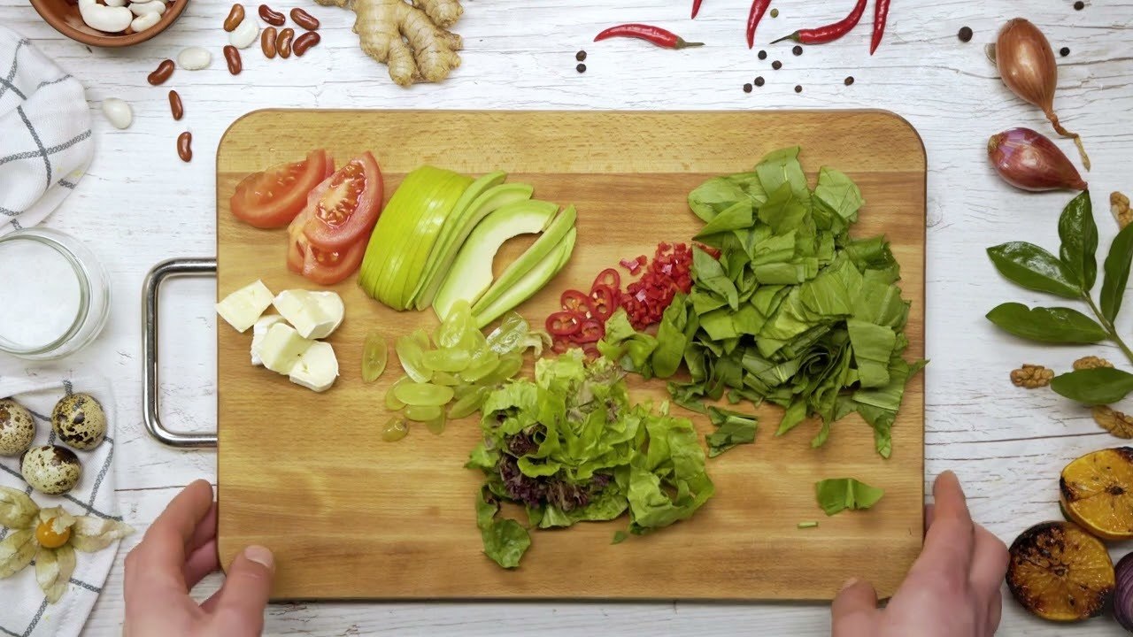 63. Salad with Avocado and Spinach