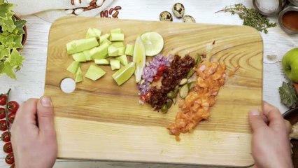 28. Salad with Guacamole and Dried Tomatoes