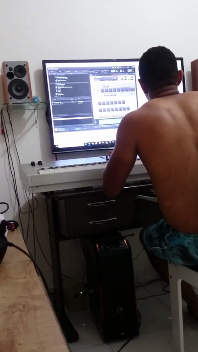 marquinhos sales dando tocando