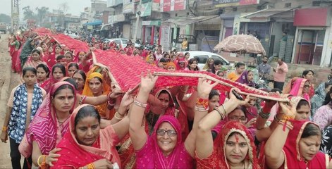 दुर्गा मां की 61 मीटर लंबी चुनरी यात्रा निकली, दिवाली बाद छाया नवरात्र सा उल्लास