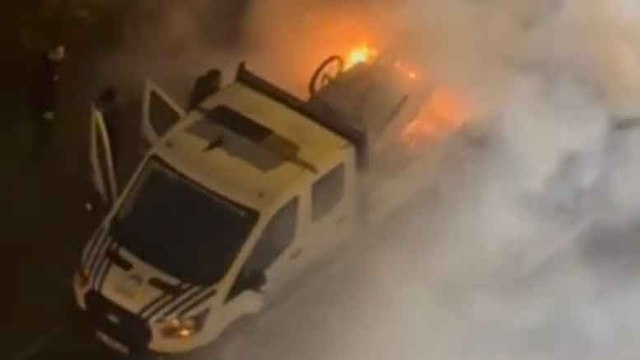 Kartal'da seyyar satıcı zabıta aracını ateşe verdi