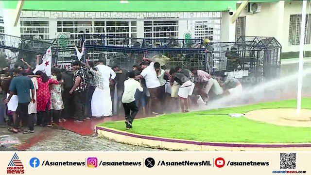 കാർഷിക സർവകലാശാലയിലെ ഫീസ് വർദ്ധന; തൃശൂരിലെ എസ്എഫ്ഐ പ്രതിഷേധത്തിൽ സംഘർഷം