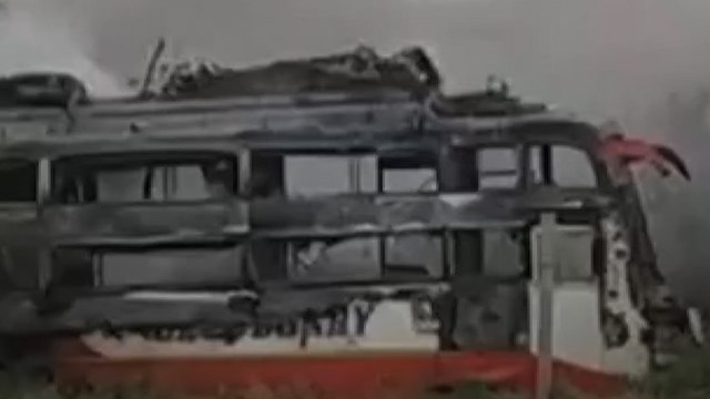 हाईटेंशन तारों से टकराई Sleeper Bus, 2 की मौत, कई घायल