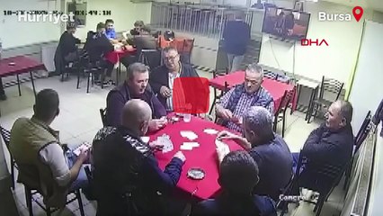 Depreme kıraathanede yakalananlar, panikle dışarı kaçtı