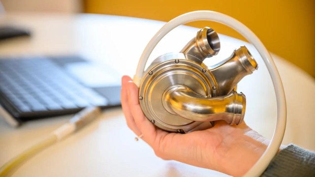 For the First Time Ever, Man Walks Out Of Hospital With Artificial Heart