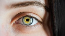 This Subtle Clue in Your Eyes Could Be an Early Warning for Dementia