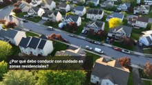 ¿Por qué debo conducir con cuidado en zonas residenciales?