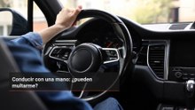 Conducir con una mano: ¿pueden multarme?