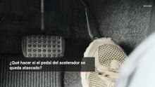 ¿Qué hacer si el pedal del acelerador se queda atascado?