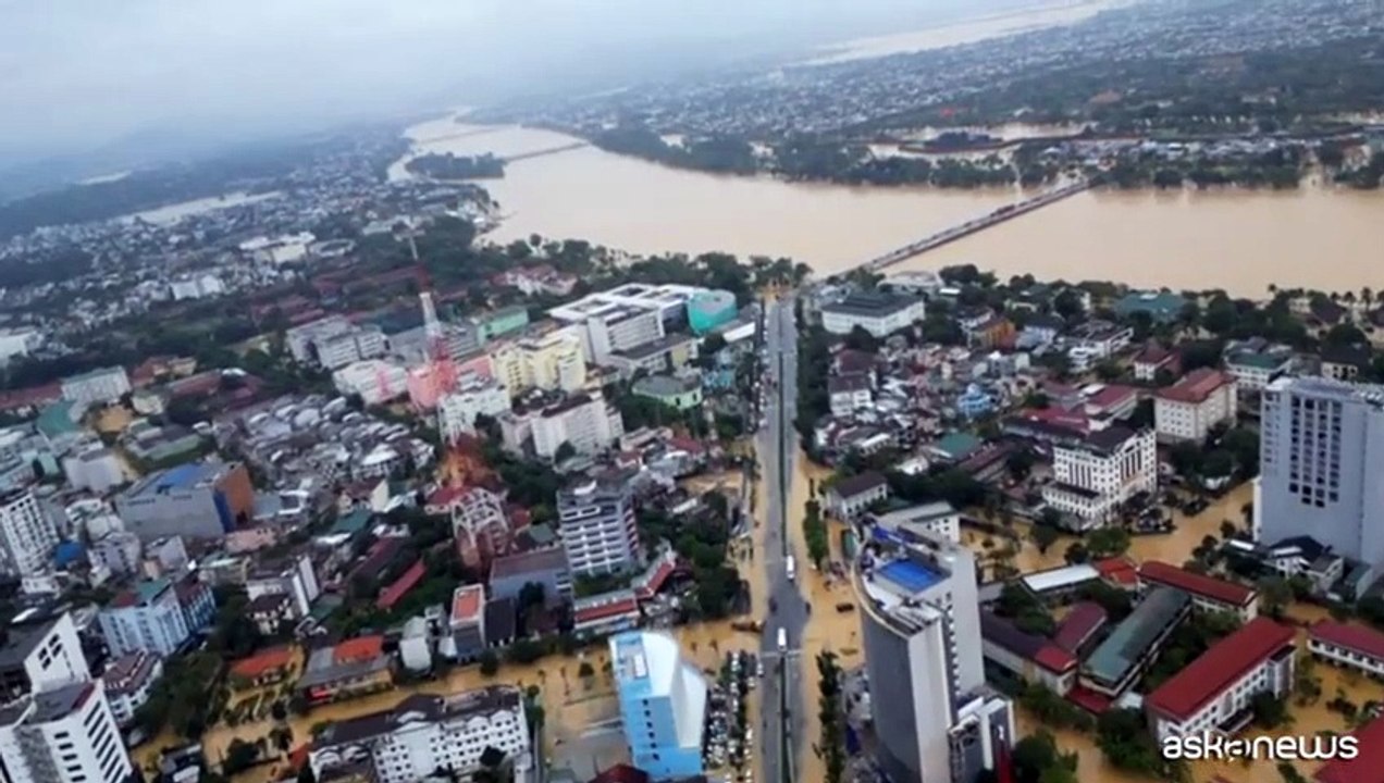 Vietnam, l'antica capitale imperiale Hue è allagata