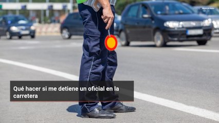 Qué hacer si me detiene un oficial en la carretera
