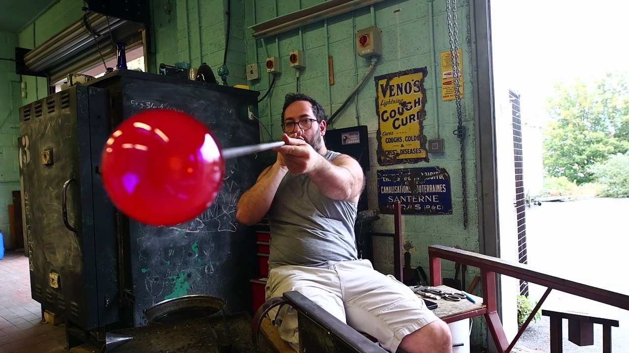 'It would be a real shame to see it go' - Bristol's last blue glass house could close down as lease ends