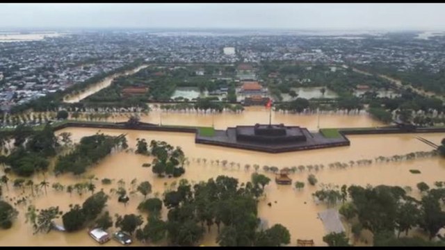 Vietnam, l'antica capitale imperiale Hue è allagata