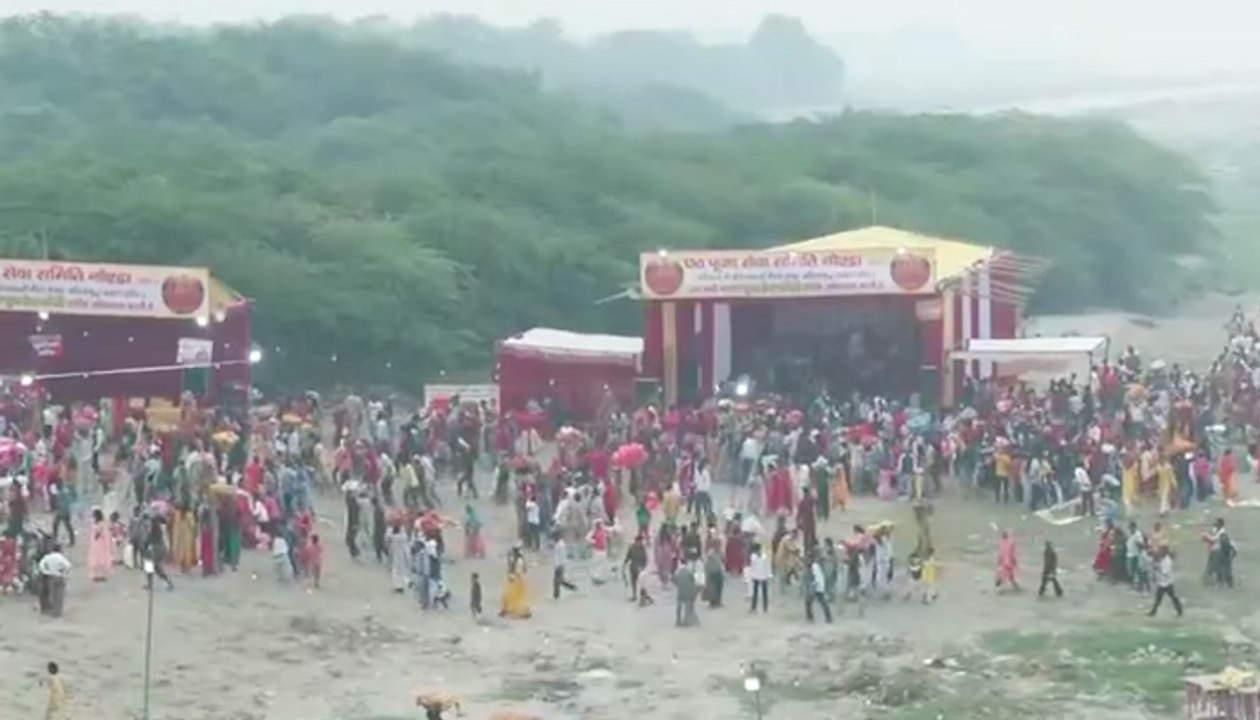 Delhi: Devotees Offer ‘Usha Arghya’ at Kalindi Kunj As Chhath Ends