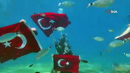 Fethiye’de 29 Ekim, Dalyan Koyu’nda su altında coşkuyla kutlandı
