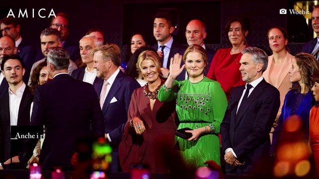 Maxima e Amalia d’Olanda in festa ad Amsterdam tra balli e canti