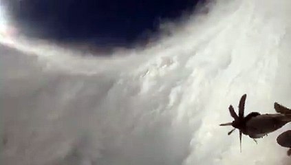 Vídeo mostra força do Furacão Melissa antes de tocar a Jamaica