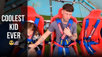 Little girl holds dad’s hand as he screams on terrifying SkyScreamer