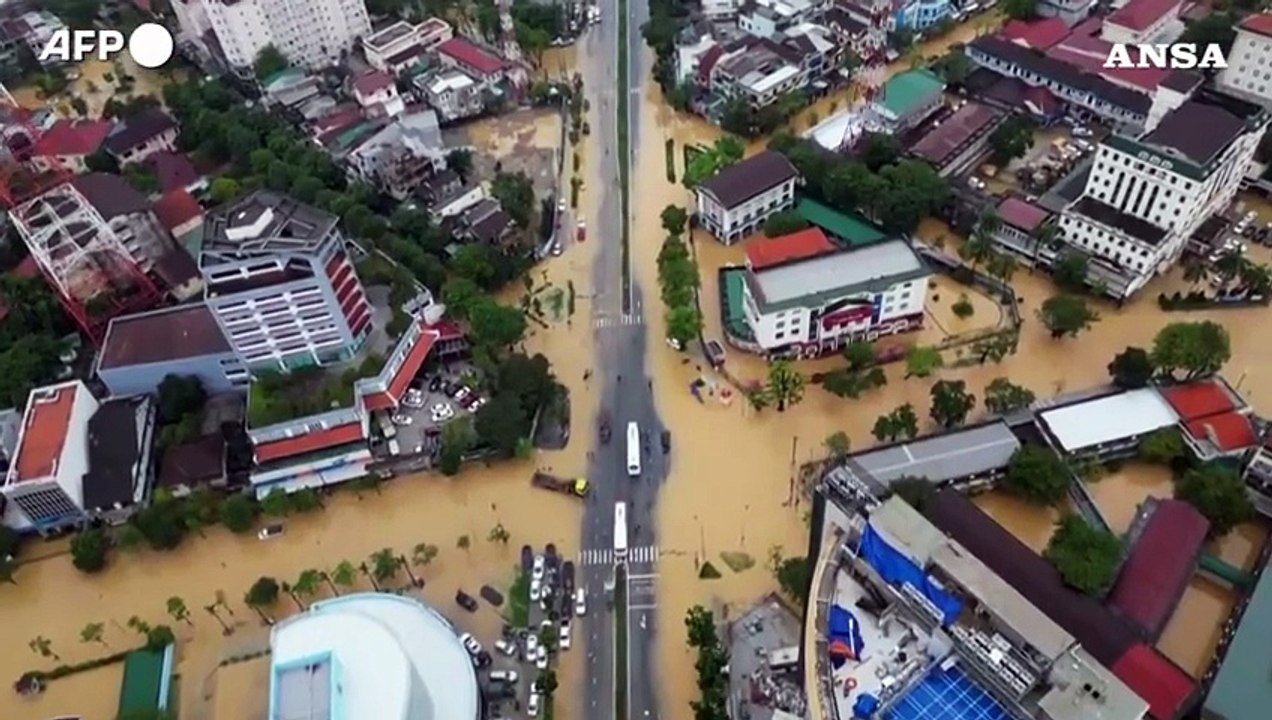 Vietnam, piogge record: allagata l'ex capitale imperiale di Hue