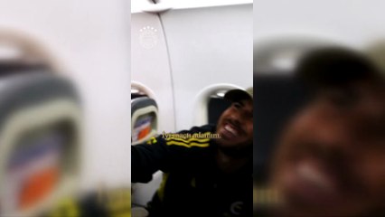 Sadettin Saran, dönüş yolculuğunda futbolcuları tebrik etti