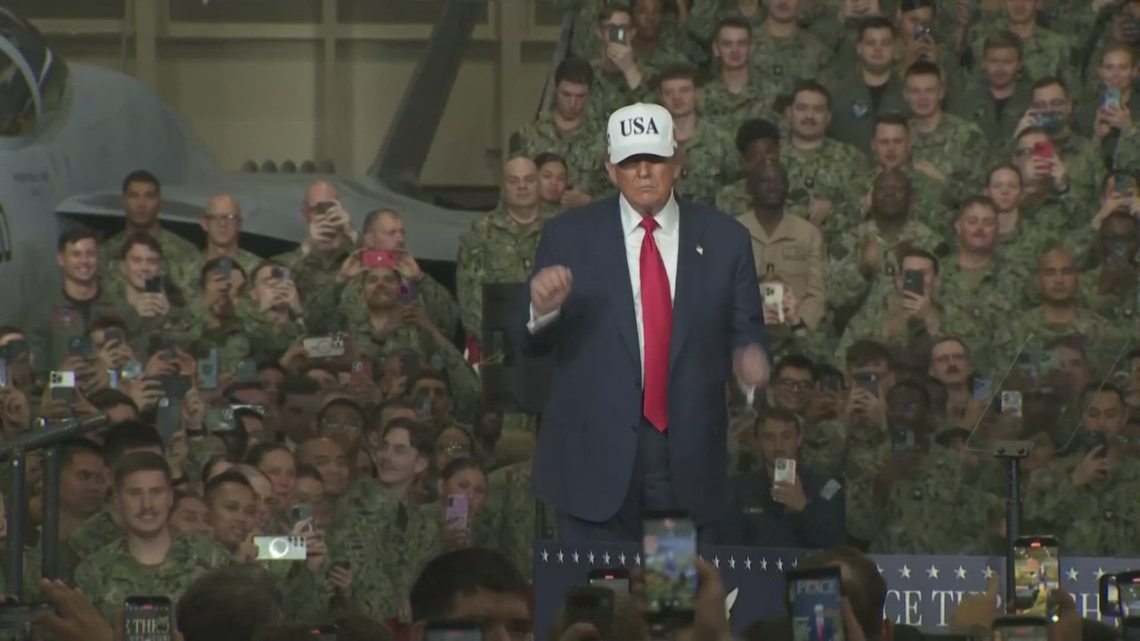 Trump BAILA con el EJÉRCITO estadounidense en su visita a JAPÓN