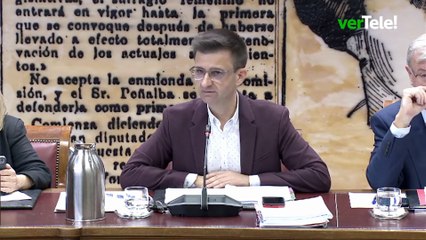 El presidente de RTVE planta cara a Vox: "Dicen que van a entrar con un lanzallamas en la televisión pública, eso es odio"
