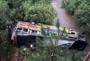 Ariel Semczuk, propietario de la empresa Sol del Norte, a la que pertenece el colectivo que cayó sobre el puente Yaza en Campo Viera