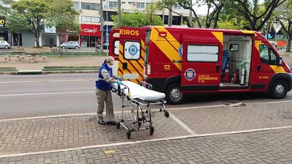 Mulher sofre queda em estabelecimento na Avenida Brasil e é encaminhada ao hospital
