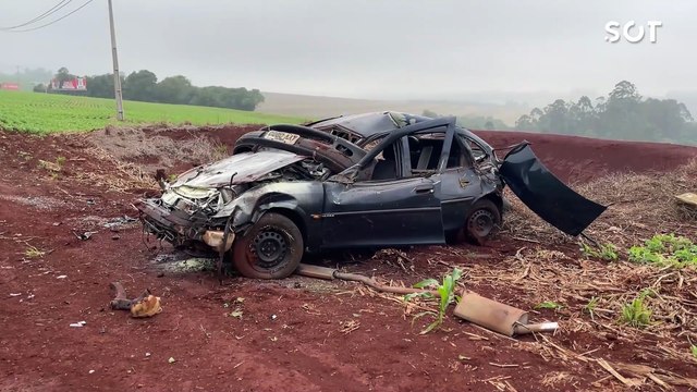 Câmera veicular da PRF registraram o momento em que carro em fuga capota e pega fogo durante perseguição policial na BR-369 em Cascavel