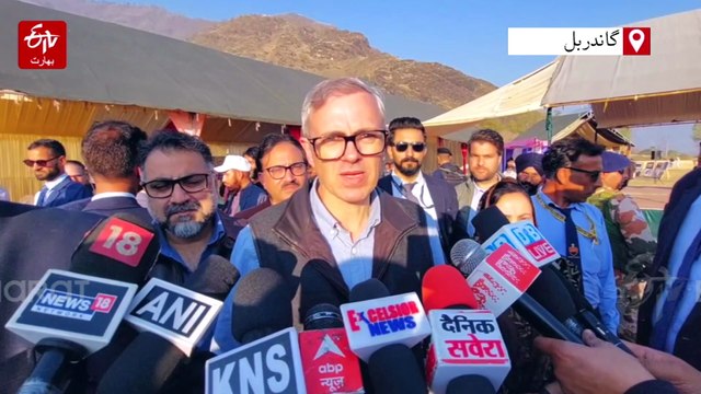 عمر عبداللہ نے کیا سینک اسکول کا دورہ، ادارے کو ماڈل اسکول بنانے کا اعلان