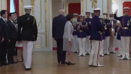 Trump wanders off during walk with Japanese Prime Minister