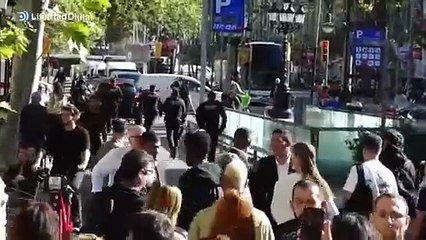 Lady Gaga causa furor al salir de su hotel en Barcelona