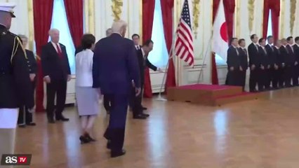 AWKWARD MOMENT: TRUMP appears CONFUSED next to Japan’s SANAE TAKAICHI | MANY comparing him to BIDEN