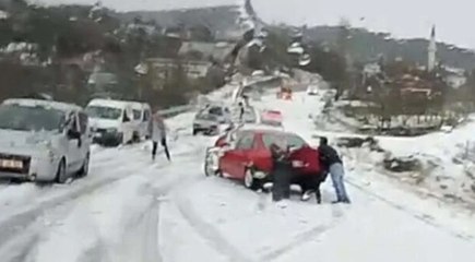 Seydikemer’de dolu yağdı: Sokaklar Beyaza Büründü