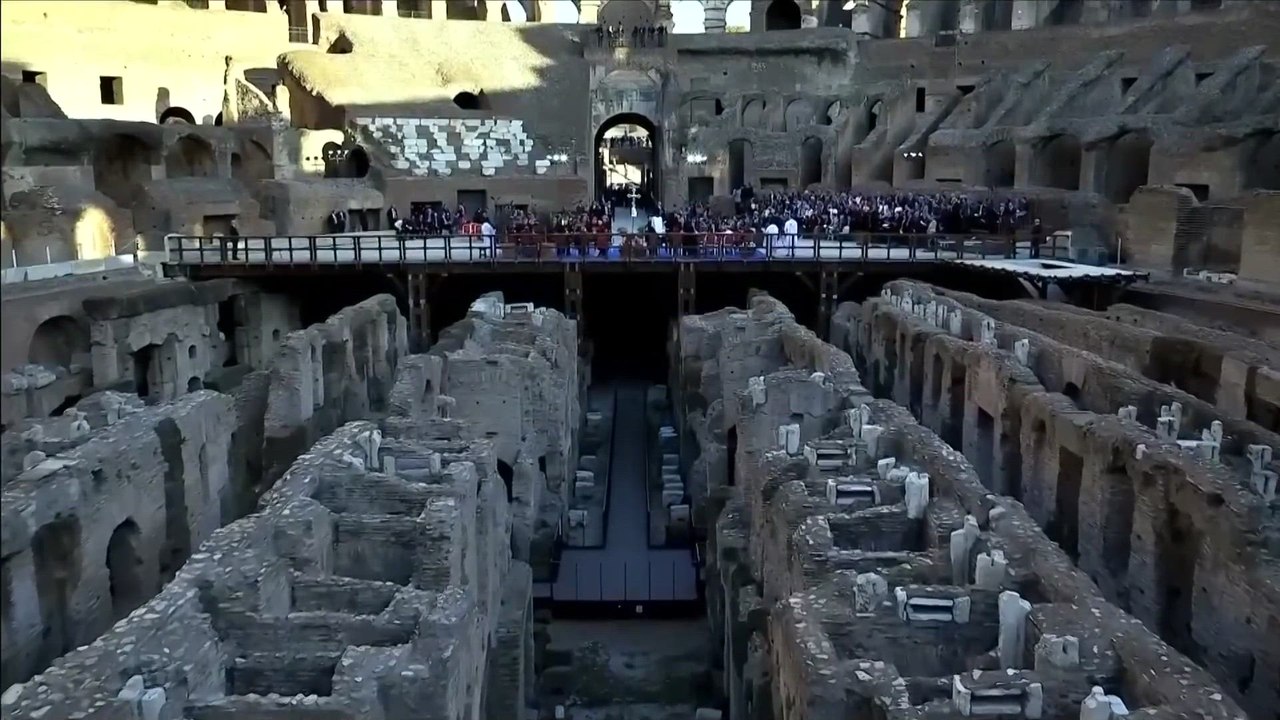Historic Scene: Pope Leo Appears at Peace Gathering in the Colosseum