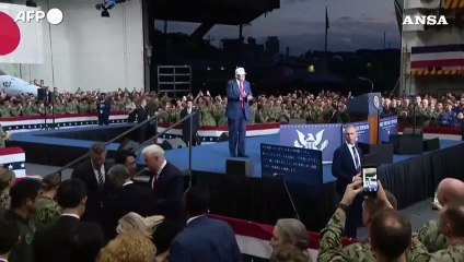 Trump in Giappone, balletto dopo il discorso sulla Uss George Washington