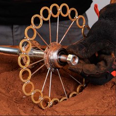 Steering wheel phone holder built with just coins 🚗