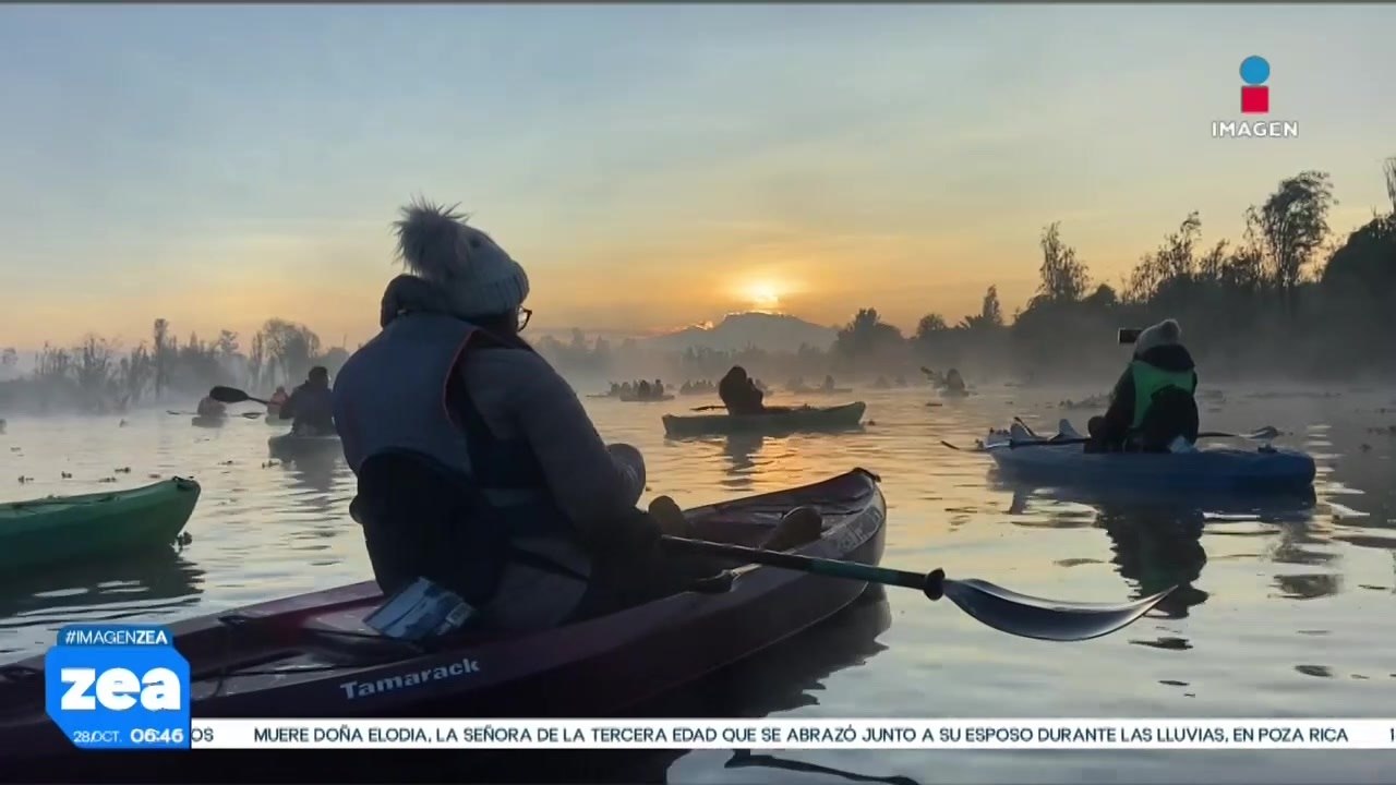 En este Día de Muertos atrévete a recorrer los canales de Xochimilco en kayak