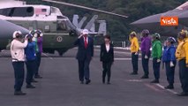 Trump con berretto Usa arriva con la premier giapponese Sanae Takaichi alla base navale di Yokosuka