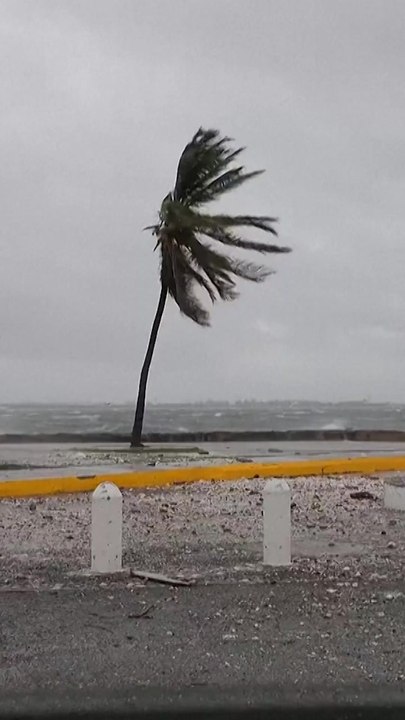Intense wind and rain as Hurricane Melissa barrels into Jamaica