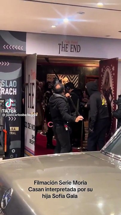 Se conocieron las primeras imágenes de Sofía Gala interpretando a Moria Casán y el parecido es impactante