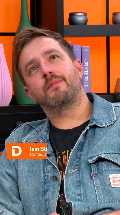 Rihanna Hasn't Responded To A Single One Of 'Love Island's Iain Stirling's DMs