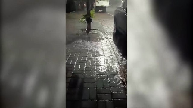 Moradores reclamam de alagamentos após chuvas na Rua Xavantes, em Cascavel