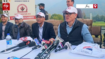 وزیراعلیٰ نے رائل اسپرنگس گالف کورس میں کشمیر میراتھن–2025 کی سرکاری اشیاء (مرچنڈائز) کی نقاب کشائی کی